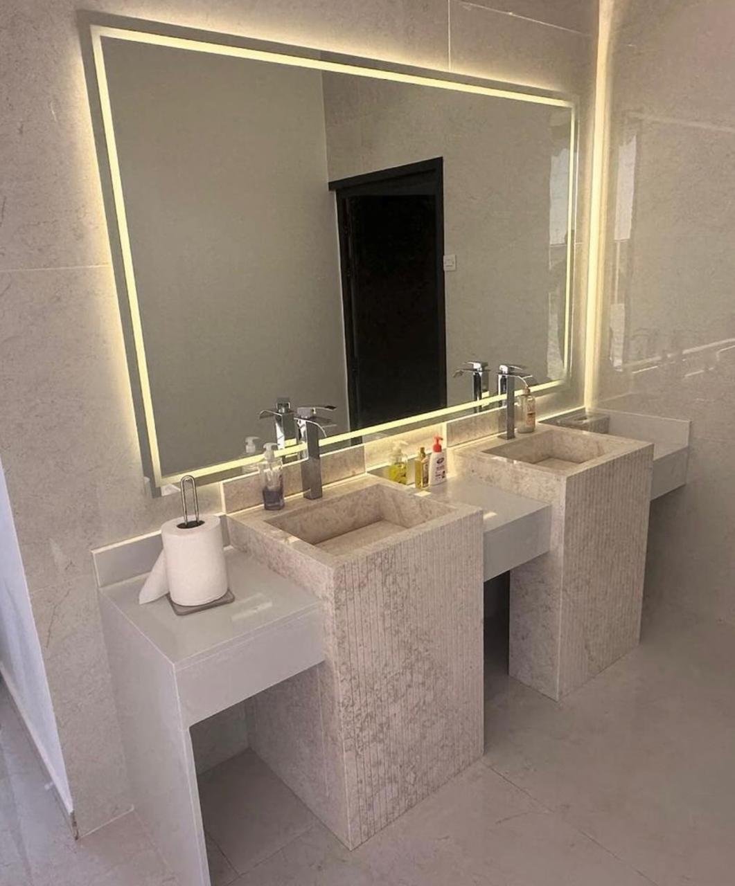 9df2a5e9-543b-4d45-ba31-223b5e7514c2